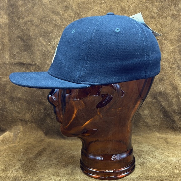 Volcom Fitted Baseball Cap - Picture 5 of 8